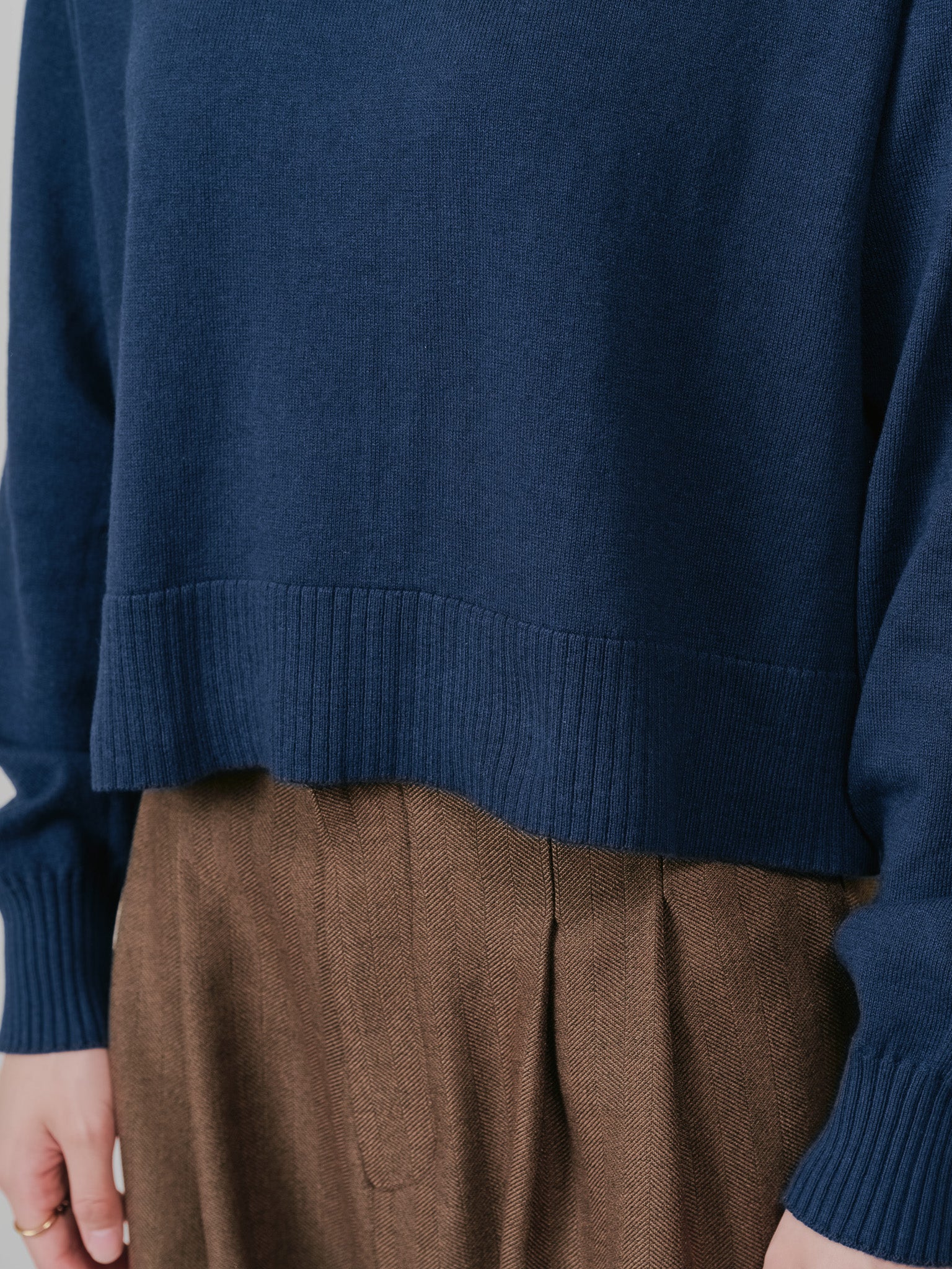 【-PRE SALE- 12/15 18:00まで!!】バックスリットカシミアニットトップス [605550] navy