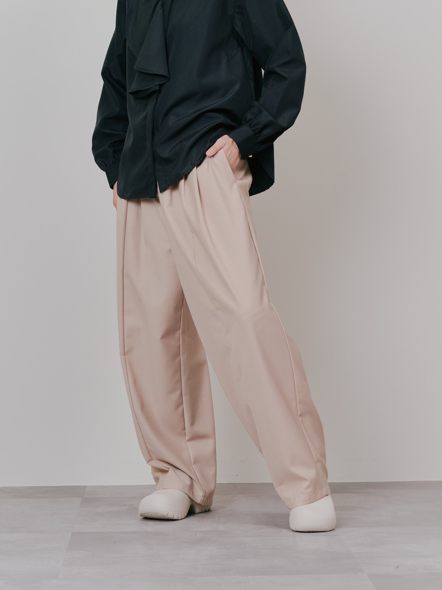 【-PRE SALE- 12/15 18:00まで!!】マーベストライクタックボリュームパンツ [601376] beige