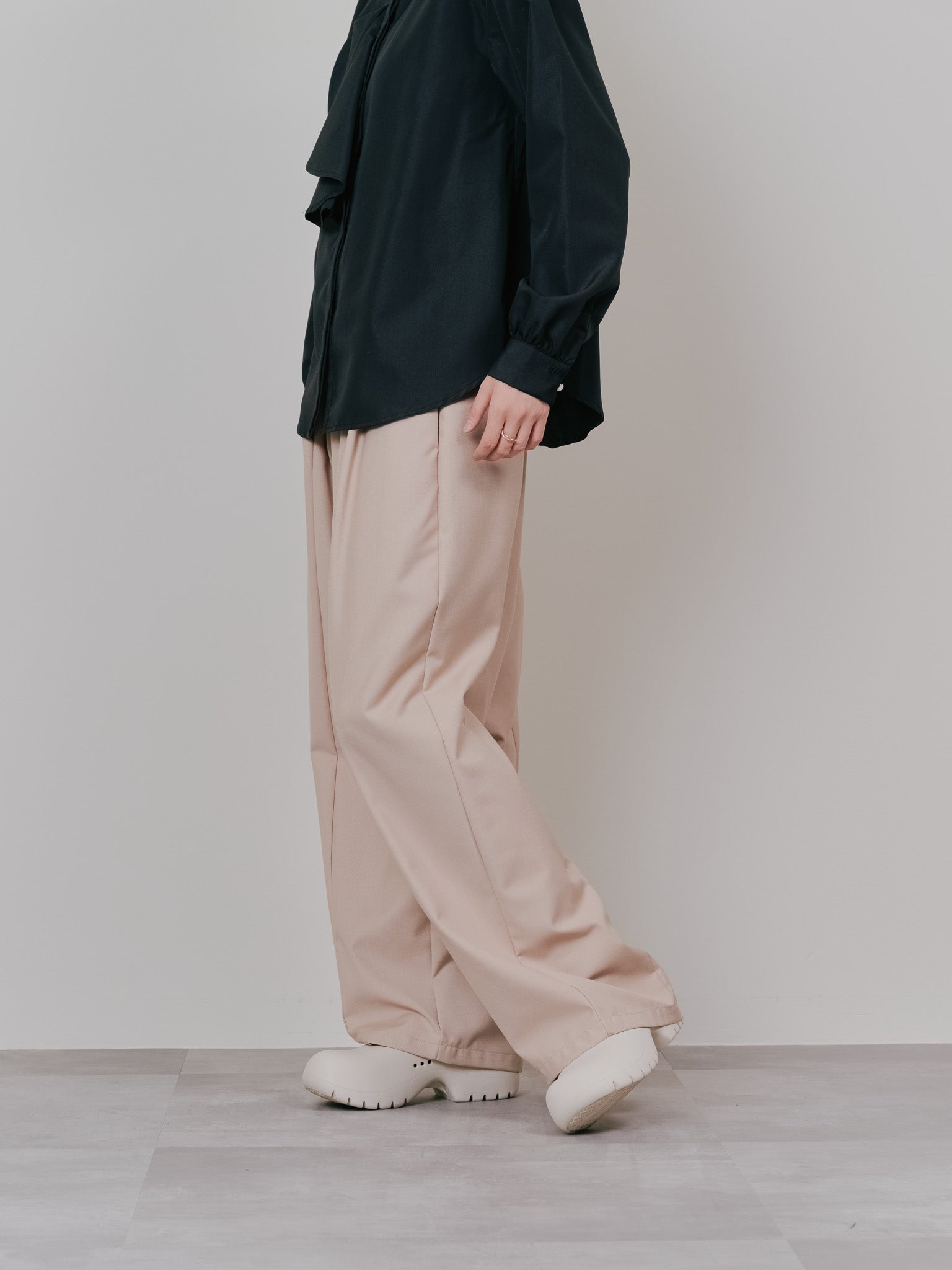 【-PRE SALE- 12/15 18:00まで!!】マーベストライクタックボリュームパンツ [601376] beige