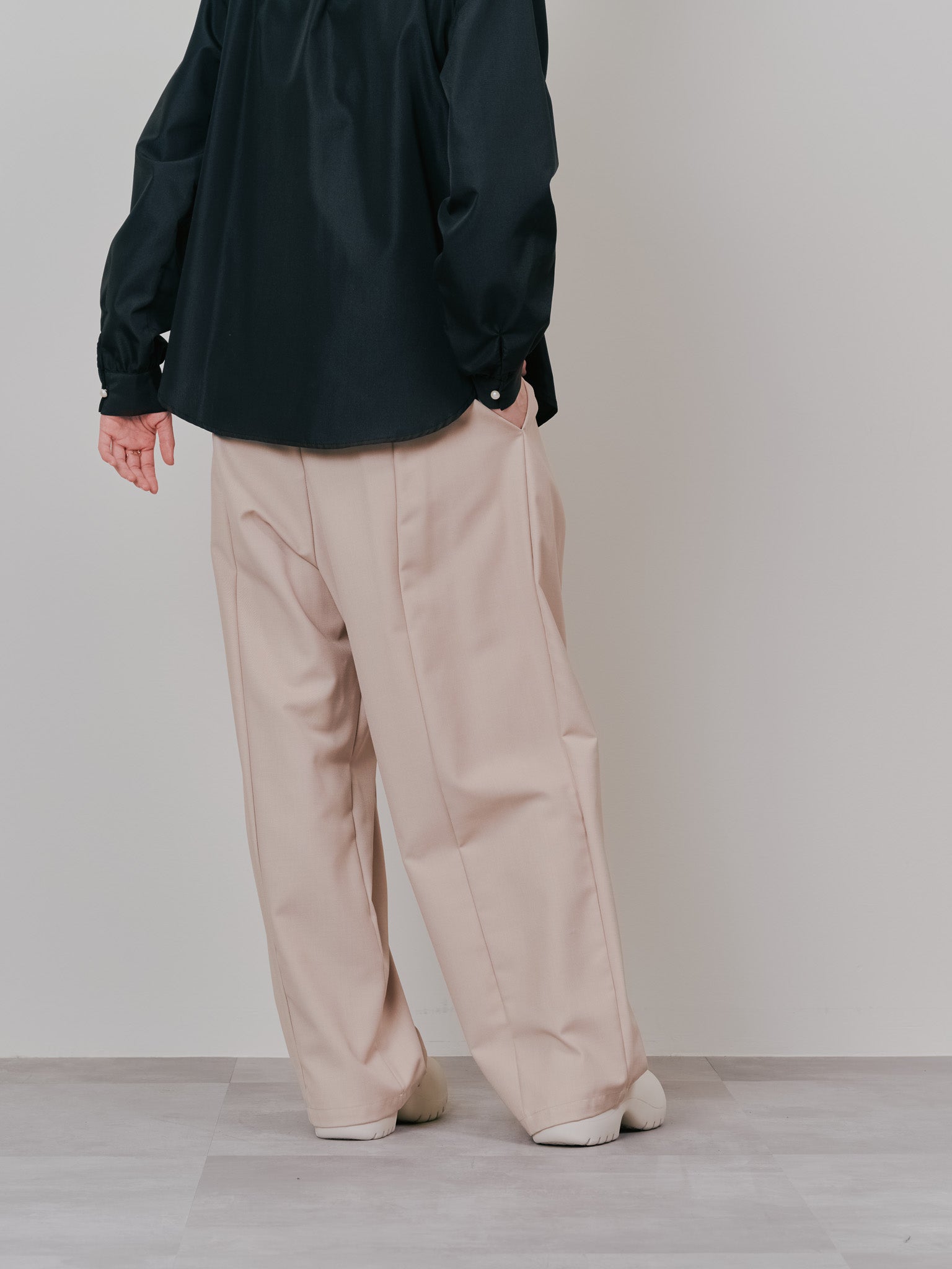 【-PRE SALE- 12/15 18:00まで!!】マーベストライクタックボリュームパンツ [601376] beige