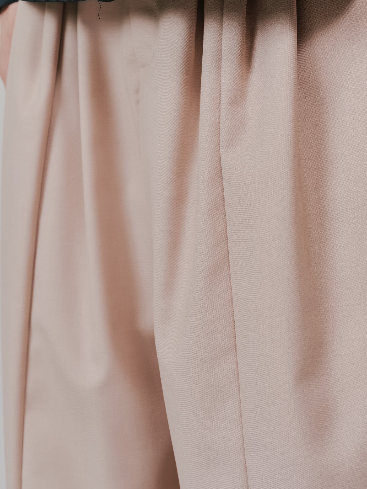 【-PRE SALE- 12/15 18:00まで!!】マーベストライクタックボリュームパンツ [601376] beige