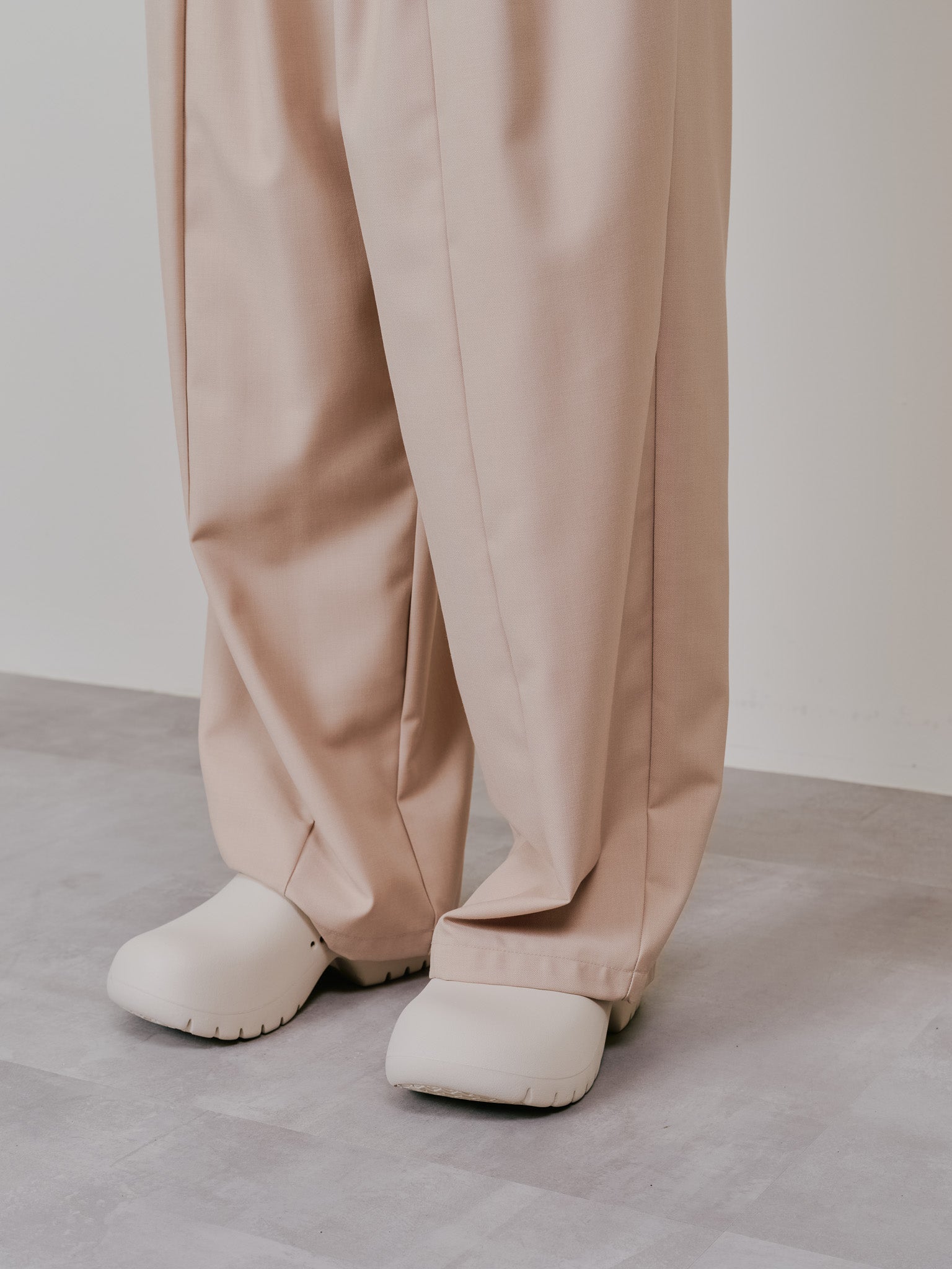 【-PRE SALE- 12/15 18:00まで!!】マーベストライクタックボリュームパンツ [601376] beige