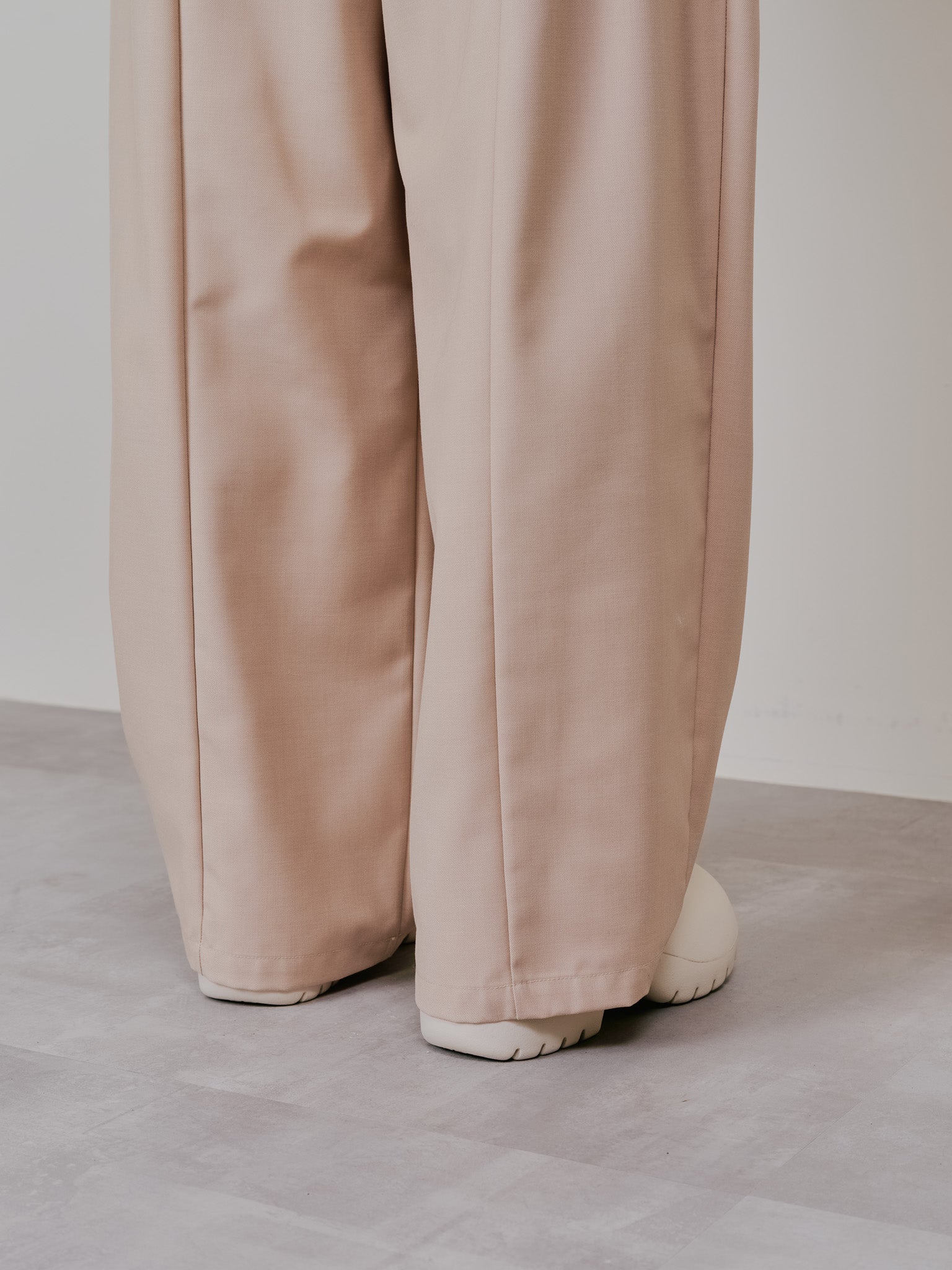 【-PRE SALE- 12/15 18:00まで!!】マーベストライクタックボリュームパンツ [601376] beige