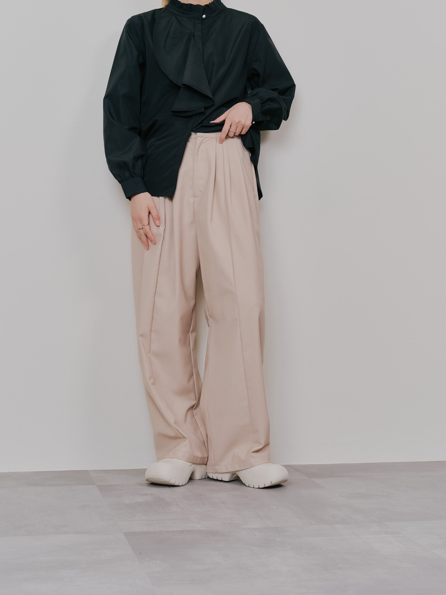 【-PRE SALE- 12/15 18:00まで!!】マーベストライクタックボリュームパンツ [601376] beige