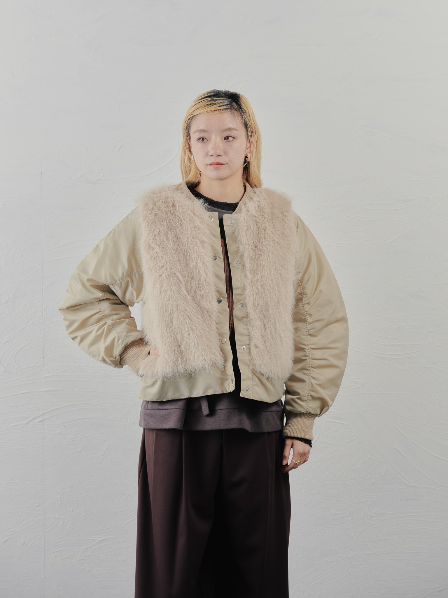 【-PRE SALE- 12/15 18:00まで!!】ダブル衿配色ファーベストレイヤードライク中綿ジャケット [605546] beige