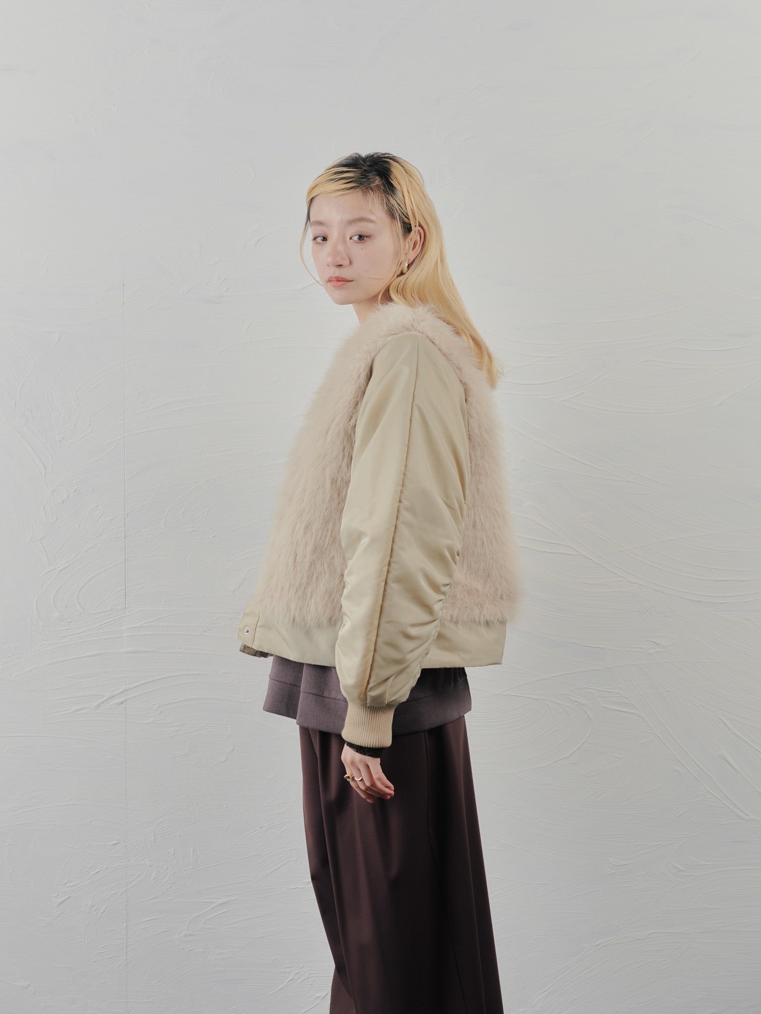 【-PRE SALE- 12/15 18:00まで!!】ダブル衿配色ファーベストレイヤードライク中綿ジャケット [605546] beige