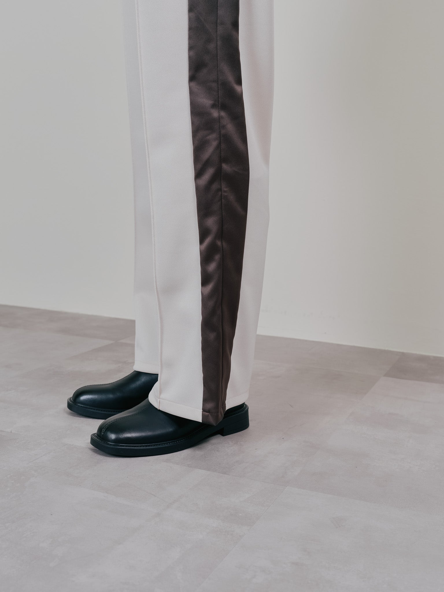 【SALE】配色サイドライントラックパンツ [603340] ivory