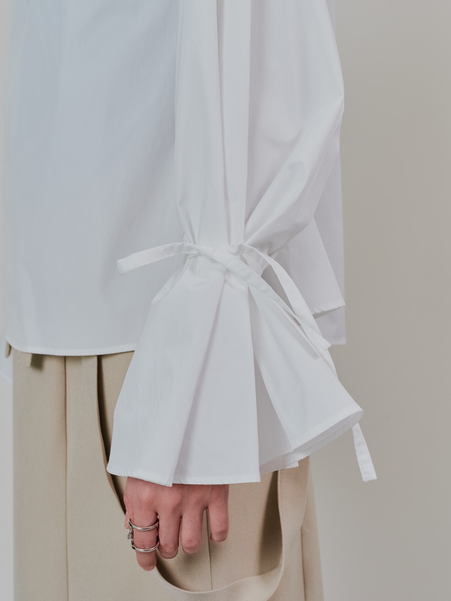 【SALE】ボータイ2WAYスリーブブラウス [601373] off