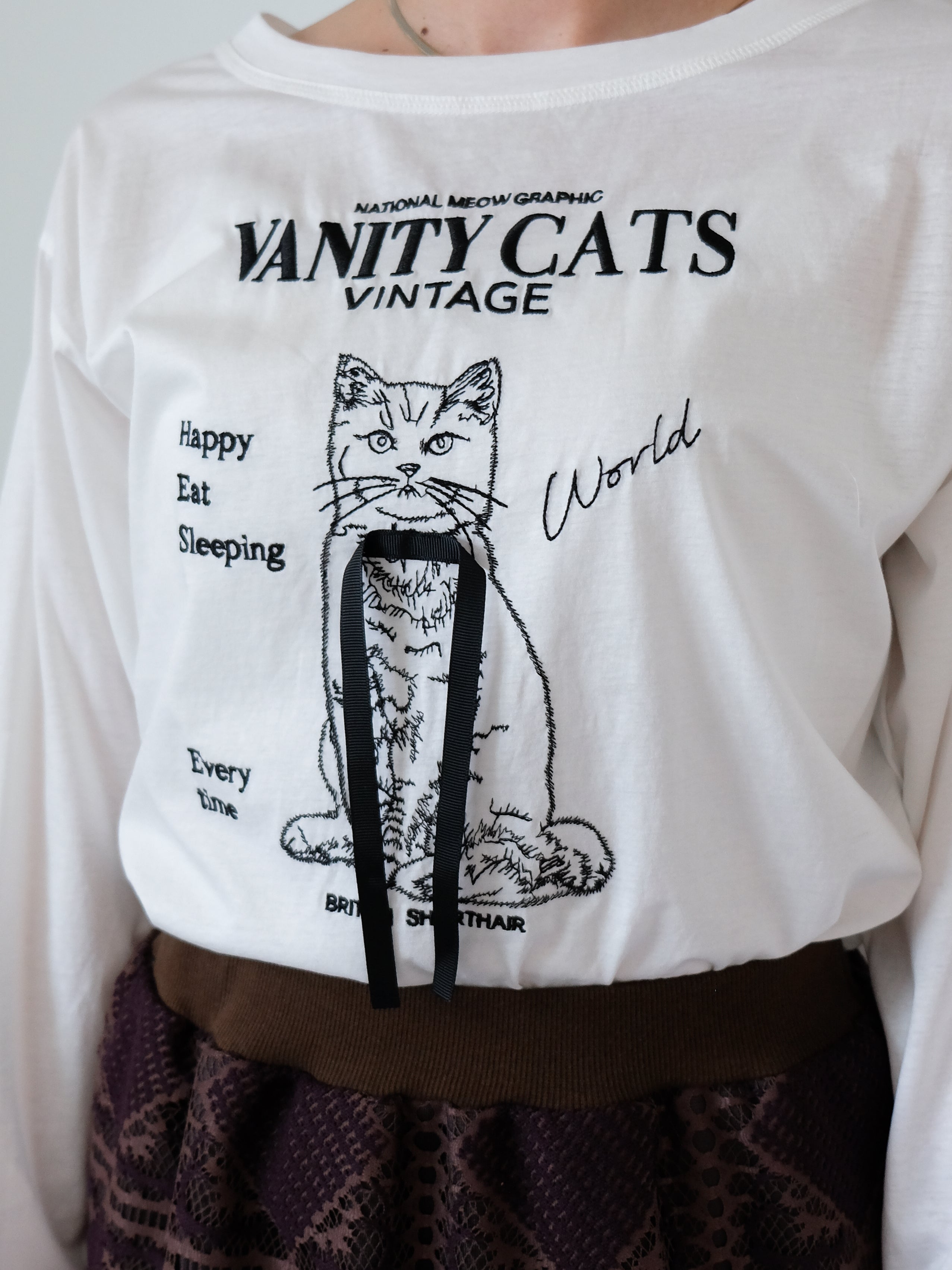 【24AW|DOLLUPOOPS】VANITY CAT ロングTシャツ　[601115]